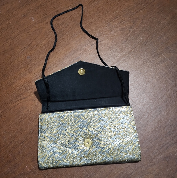 Elegant Gold and Silver Clutch - Picture 3 of 7